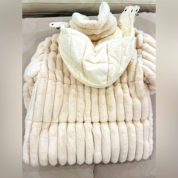 Moncler white fare faux-fur puff coat size 2/M SUPER COZY n SOFT!! LAST ONE - Picture 13 of 17